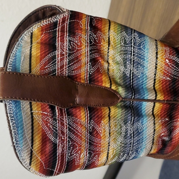 (SOLD) Girls Ariat boots size 4.5 - Picture 7 of 7